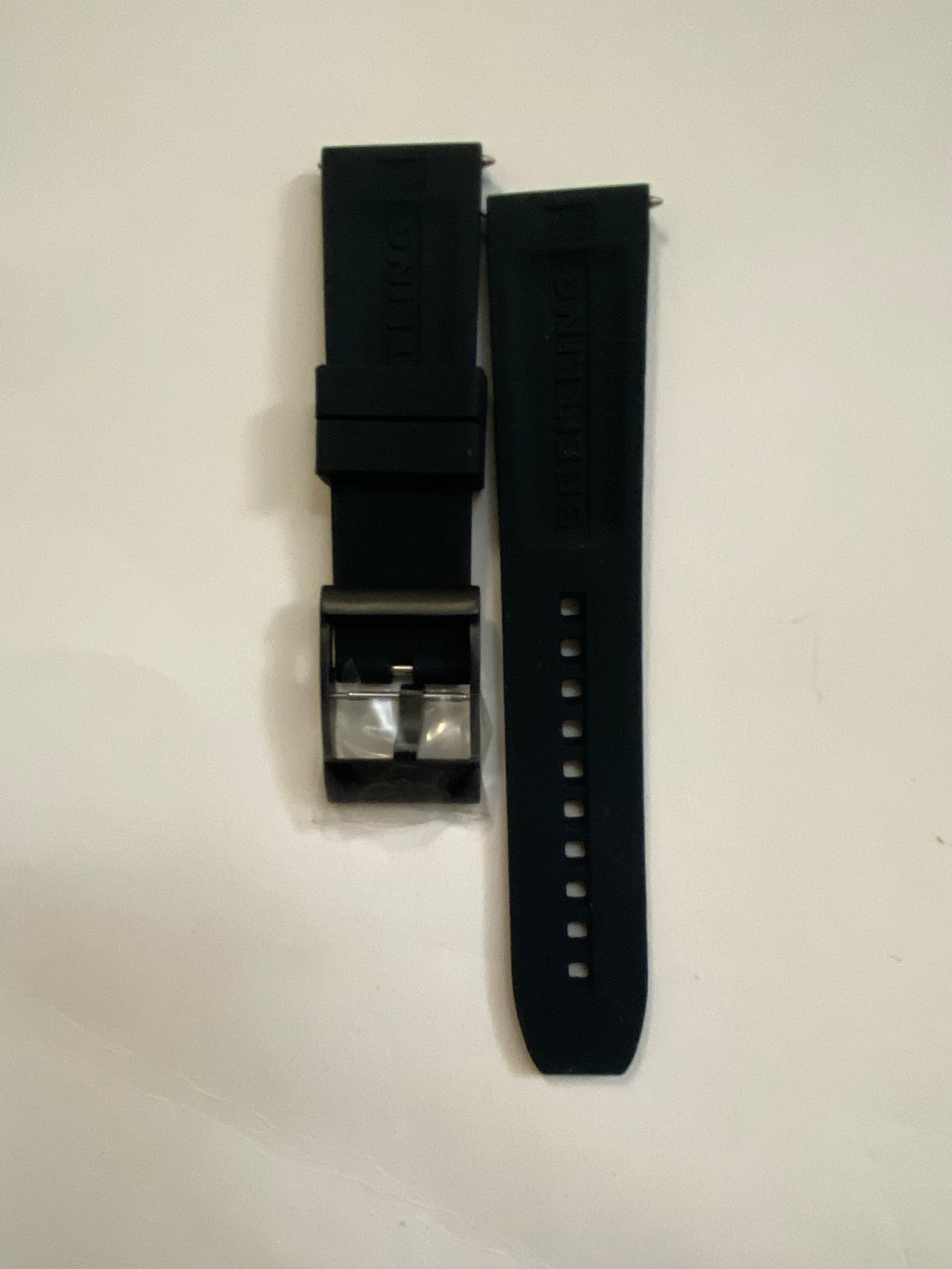 Breitling 22-20 mm black rubber strap with black pin buckle 152S