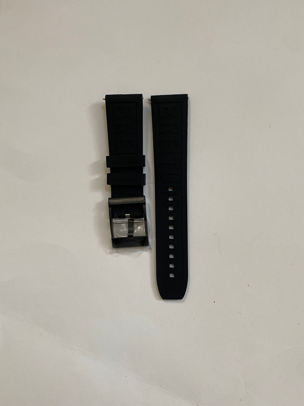Breitling 22-20 mm black rubber strap with black pin buckle 152S