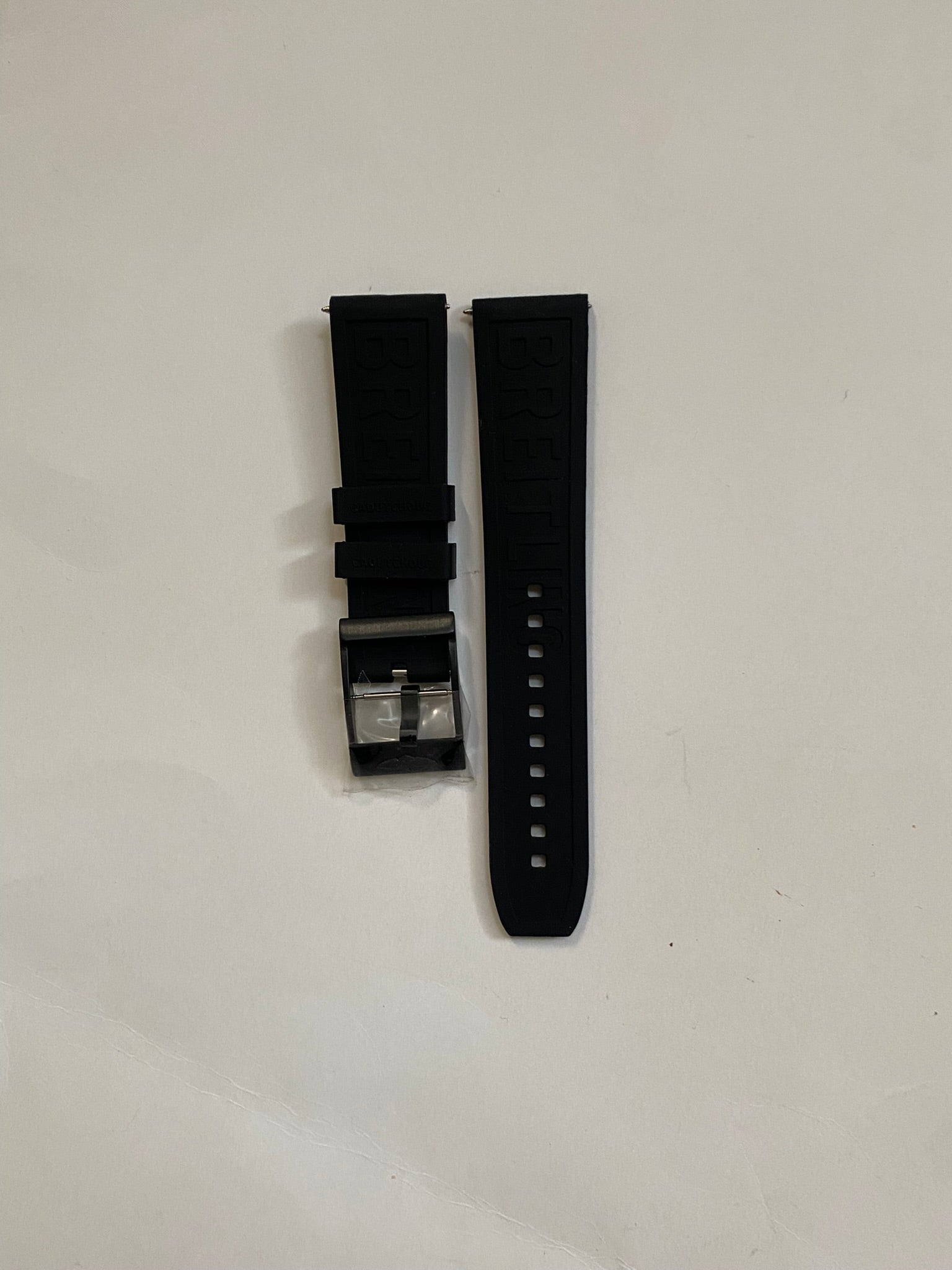 Breitling 22-20 mm black rubber strap with black pin buckle 152S