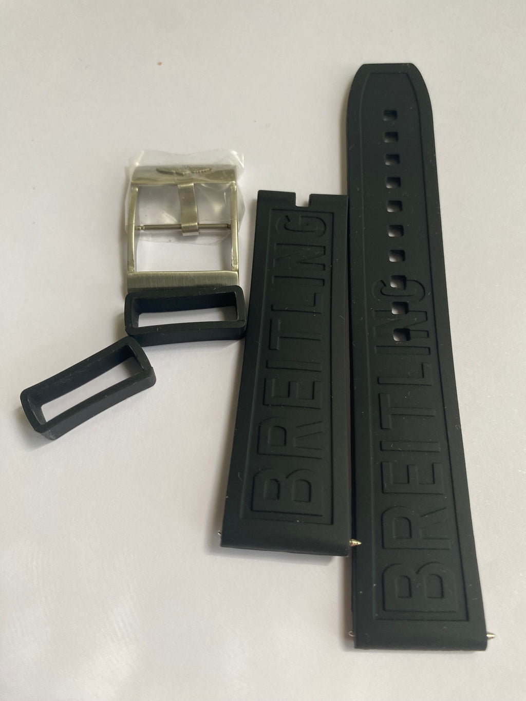 Breitling 22-20 mm black rubber strap with silver pin buckle 152S