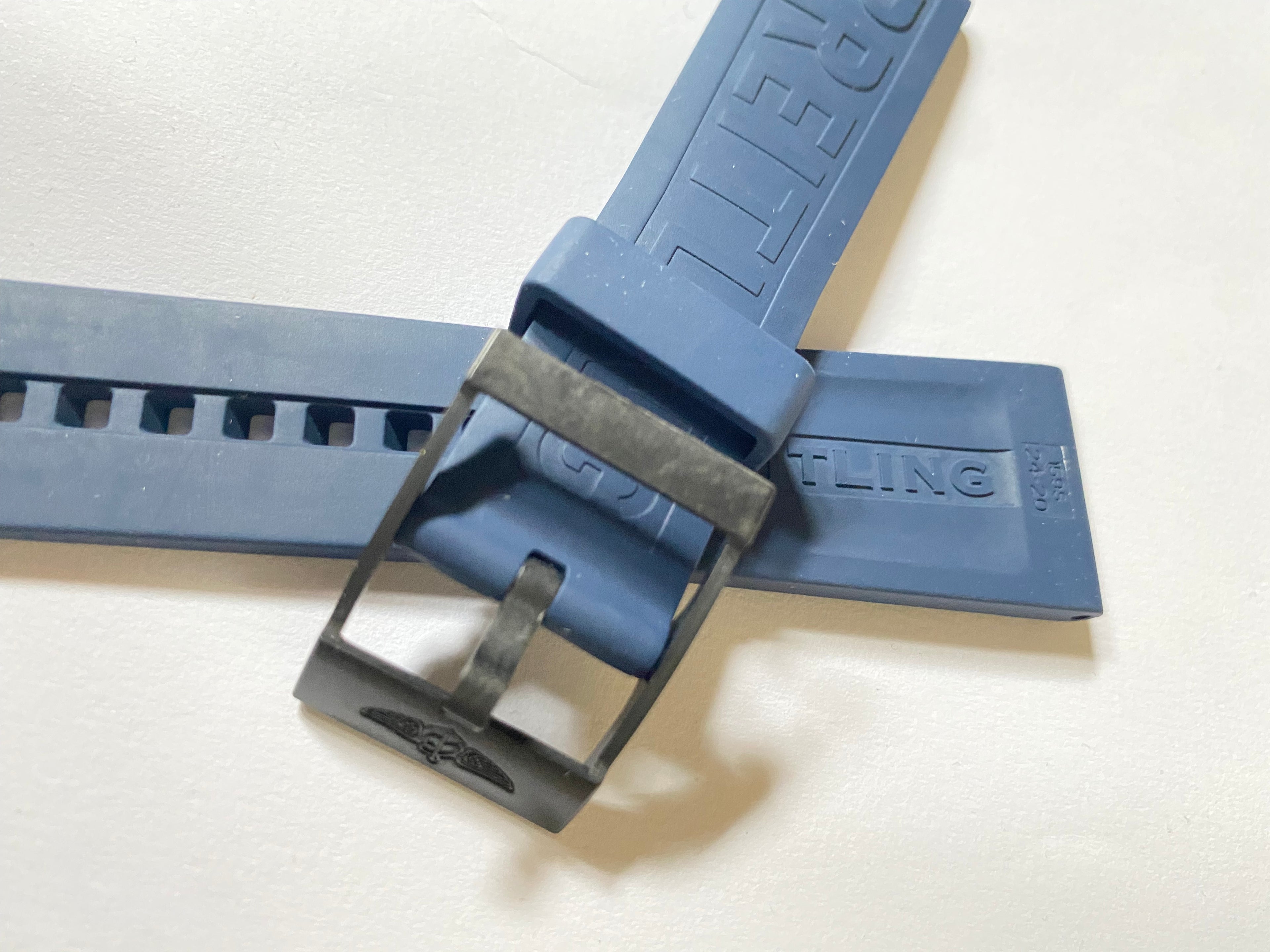 Breitling 24-20 mm navy blue rubber silicone strap with black pin buckle 159S