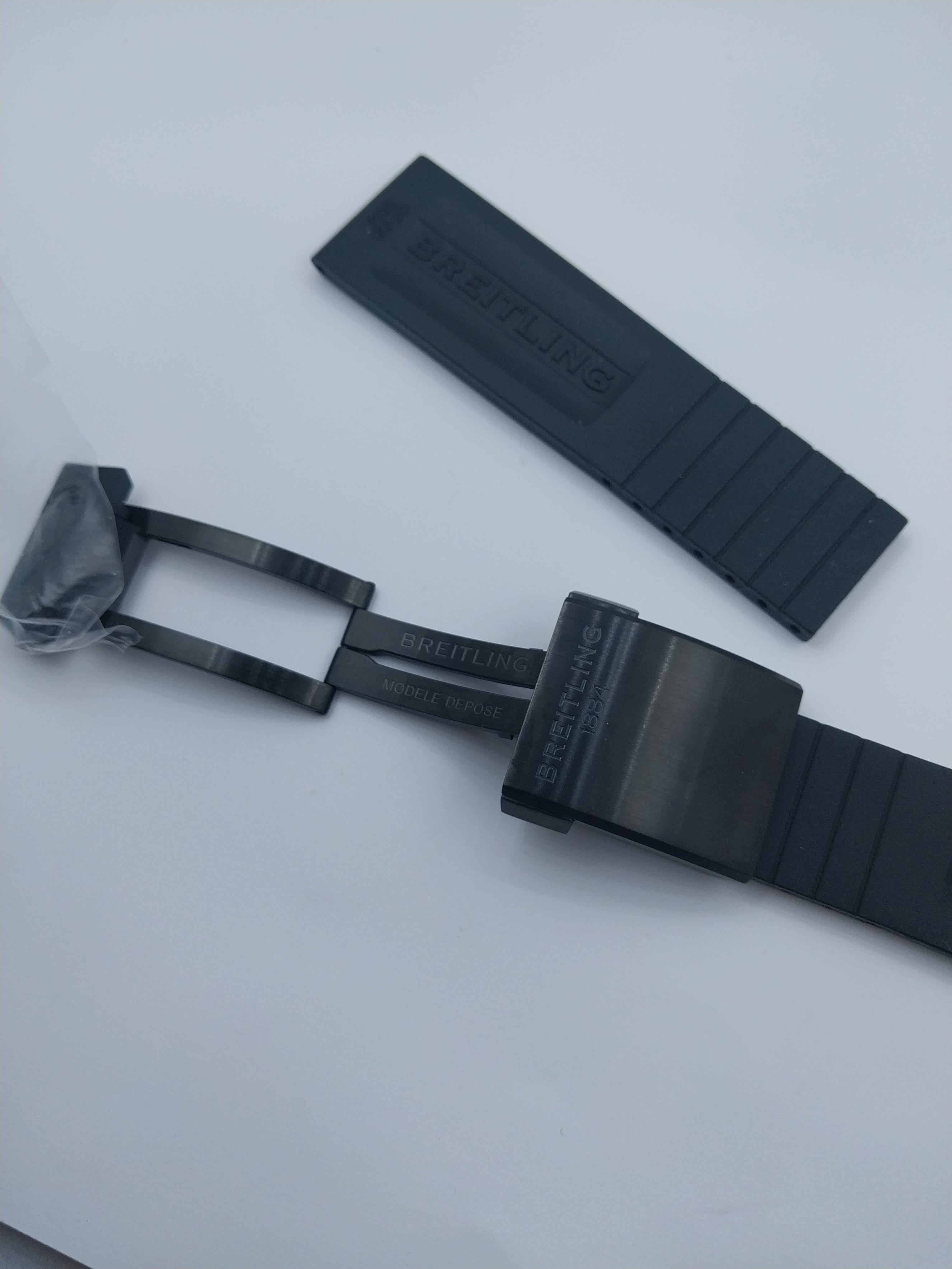 Breitling 22 mm black rubber strap with black deployment buckle  153S