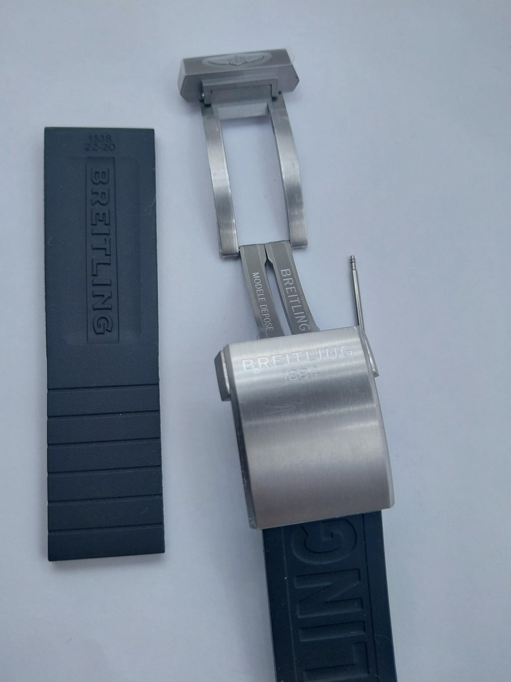 Breitling 22 mm black rubber strap with silver deployment buckle  153S