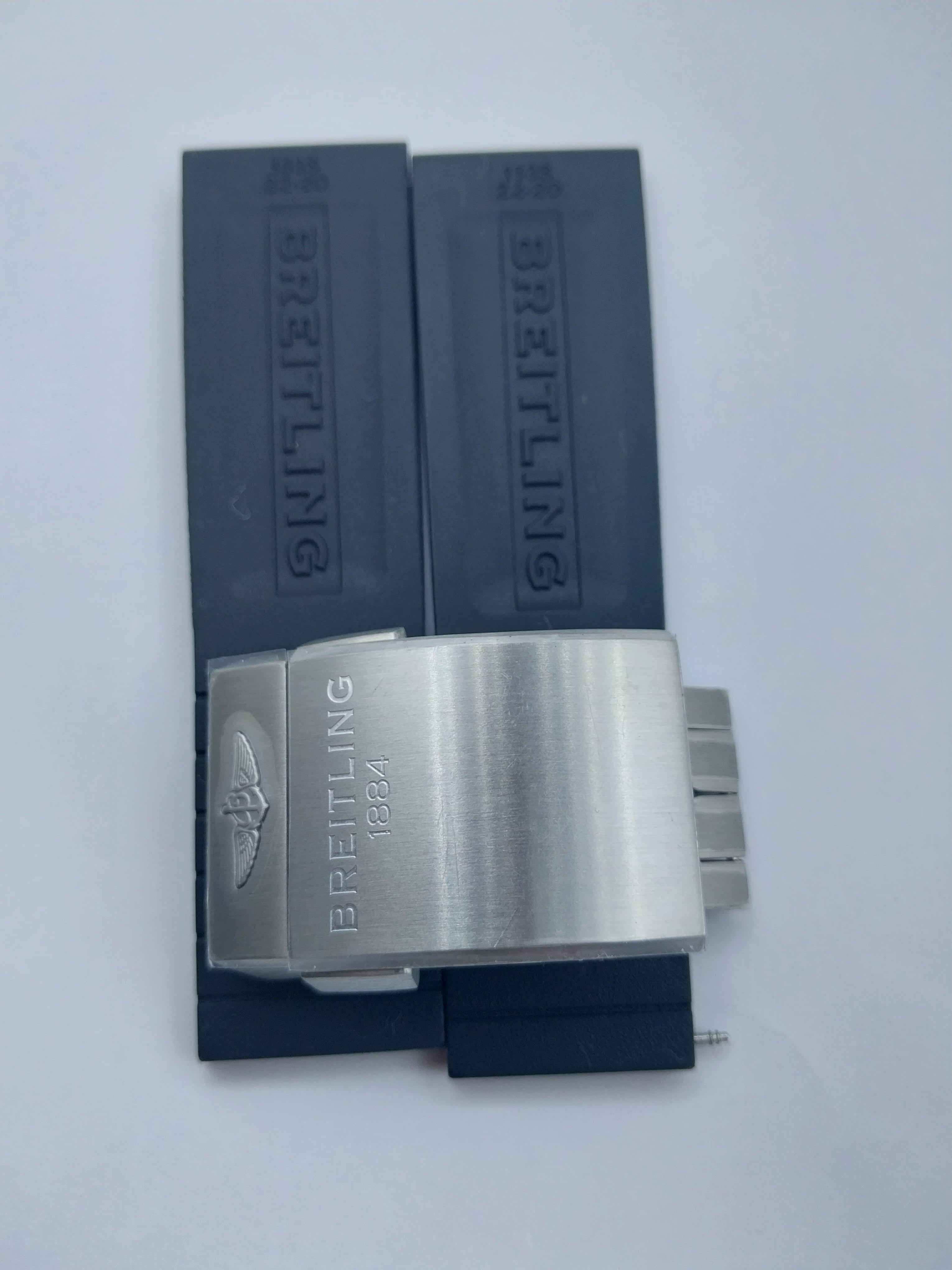 Breitling 22 mm black rubber strap with silver deployment buckle  153S