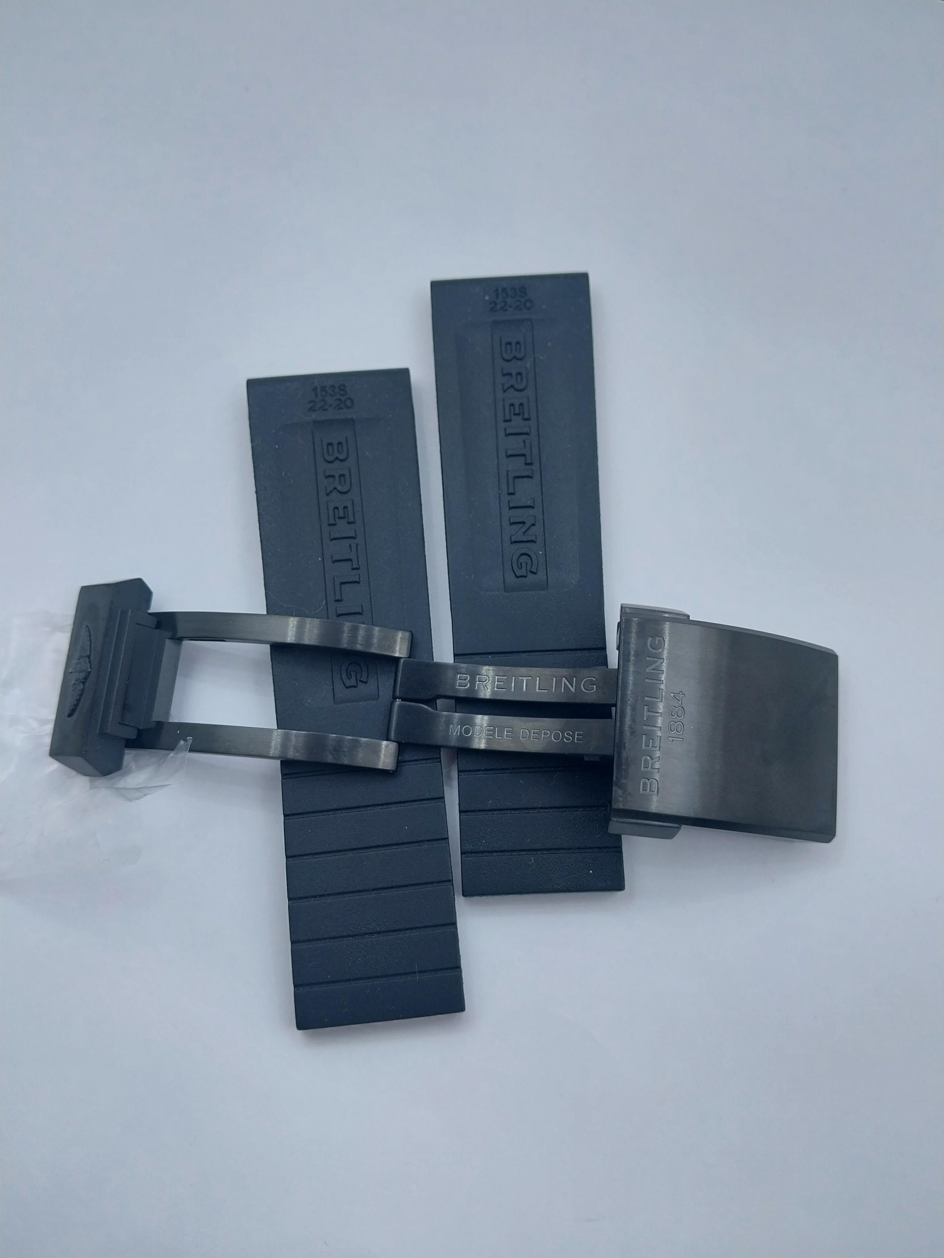Breitling 22 mm black rubber strap with black deployment buckle  153S